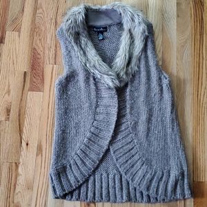 knit Vest w/faux fur collar